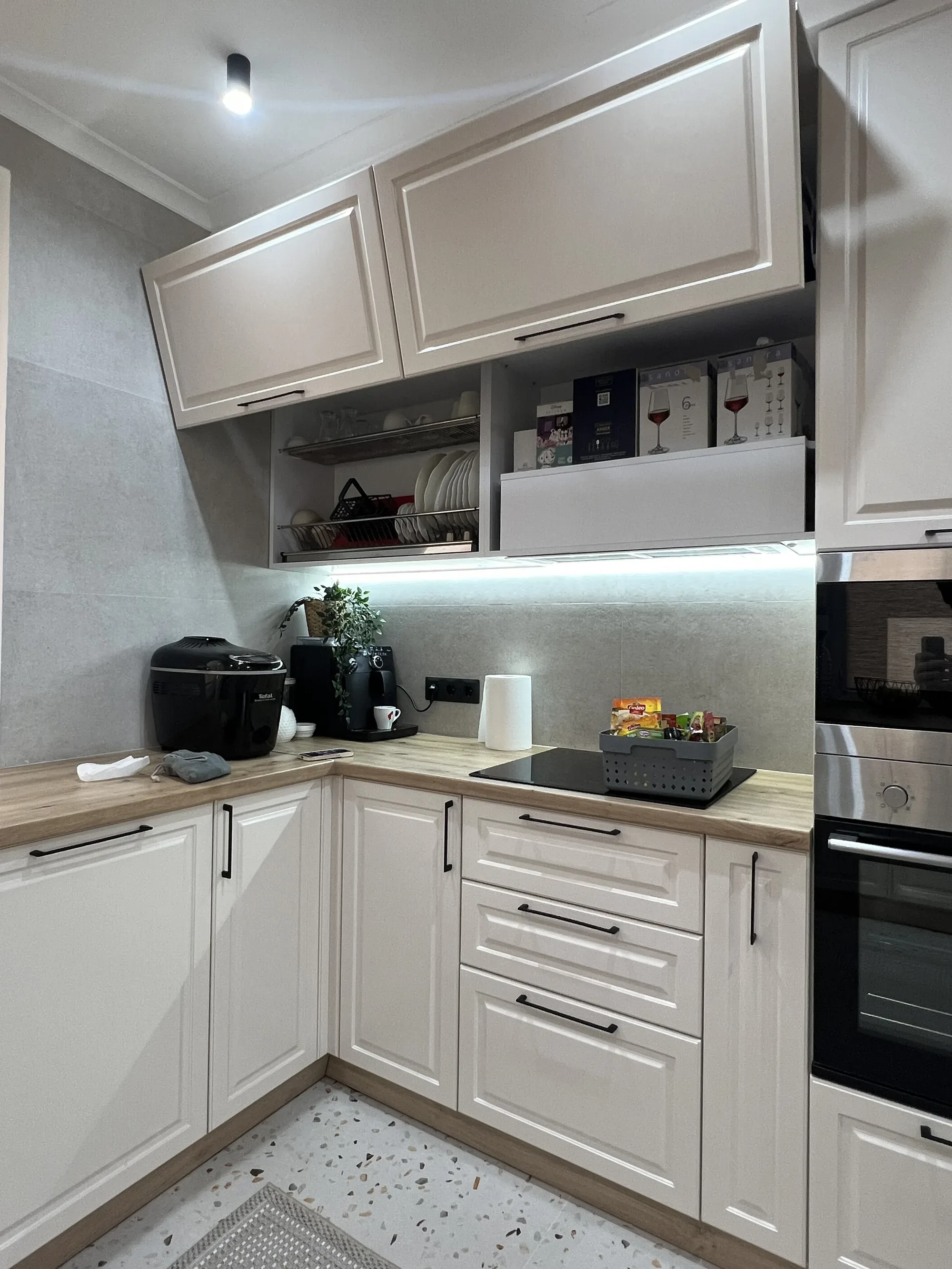 Bucătărie în formă de U – 10.2m.l